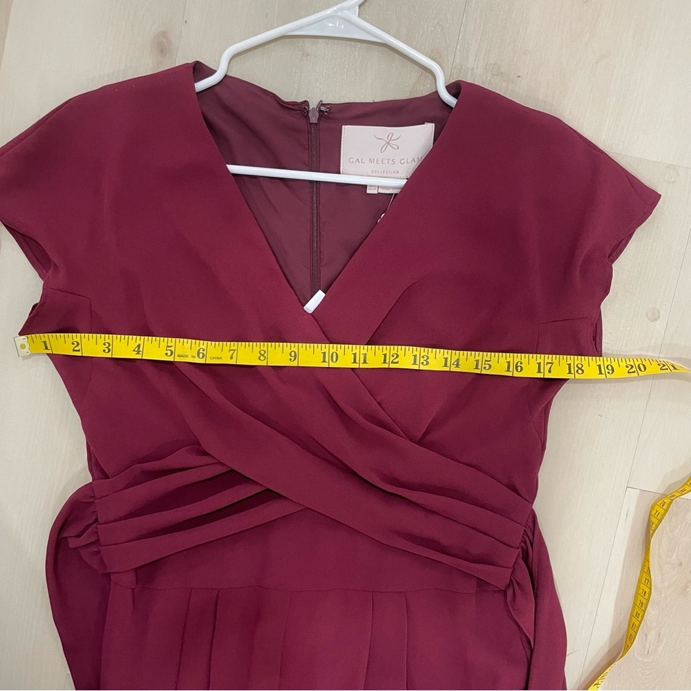 NWT Gal Meets Glam Women's 4 Maroon Delaney Crossover Wrap Jumpsuit Pantsuit - Picture 16 of 16
